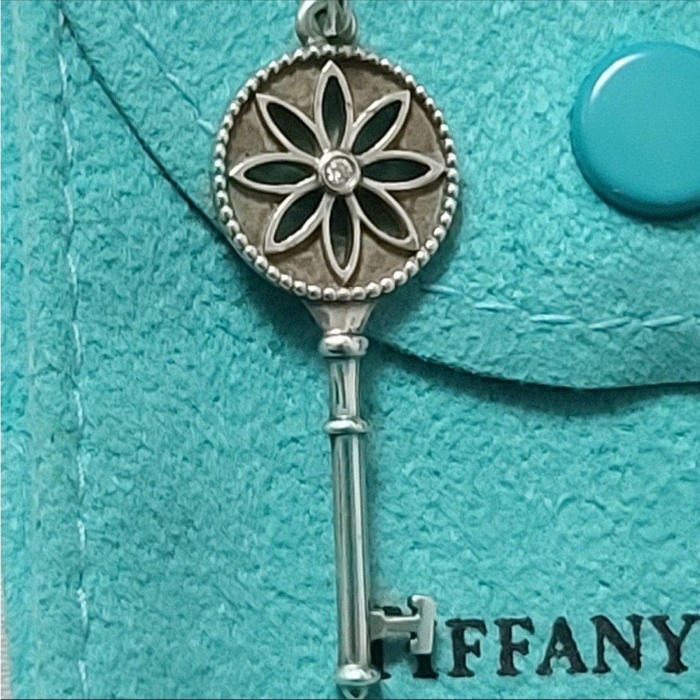Tiffany and co Diamond Daisy charm pendant